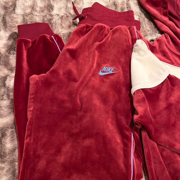 Nike velour suit - Picture 3 of 7